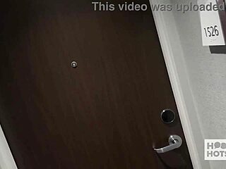 عاهرة نحيفة هيمه ماري تتحمل إصبع طيز خام ونيك طيز وشهقات