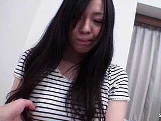 Petite belle-soeur japonaise perd virginité défoncement creampie JAV non censuré