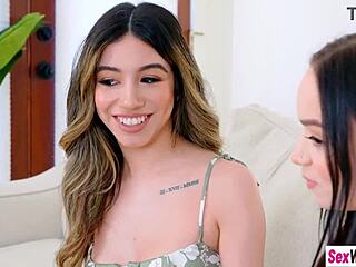 لاتينية أخت زوجة كاميليا كريم تغري مربية سيلينا إيماي لعق كس حار