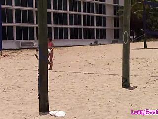 Hey, volley de plage mène à partouze bikini piscine avec copines