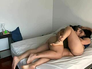 بنات الزوجة لوحدهن وينيكن مثليات؟!