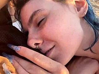 Sexe torride sur plage publique avec creampie