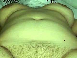Grosse bite dans ma chatte mouillée