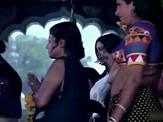 After the bold scenes of hippie culture in Shabnam, Zeenat Aman also does a naked scene of Satyam Shivam Sundaram