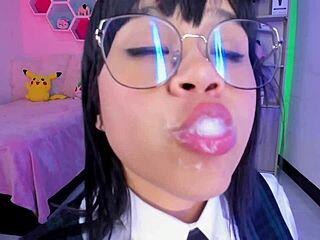 Colombian babe Lilajordan enjoys playing with her saliva and glasses