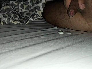 MILF porn hub com Soloboy gets off on the mattress with cumshot