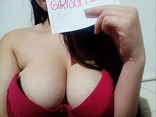 Watch Colombian teen pleasures herself in front of the camera on girlsoff26