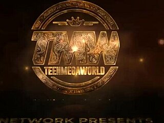 نيكول بلاك الأكثر سخونة في Teenmegaworldnet تستعرض صفحتها الصغيرة وكسها المحلوق