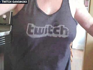 Las grandes tetas de la streamer de Twitch son rasgadas y mostradas en cámara