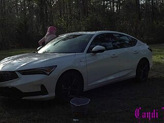 Candiraven's pink haired curvy ass gets wet in a car wash