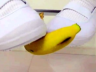 Food Crush Fetish Girl Crushes A Banana!