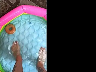 Solo gay video: My feet by the pool with wrinkles to please him