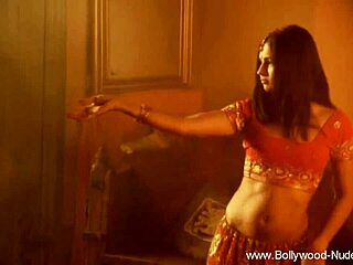 Payudara Alami Desi Babes dalam Video Porno Bollywood India