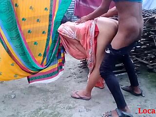 I cant beleive Im doin this desi indian bhabi sex outdoor with handjob and all, its so hardcore!