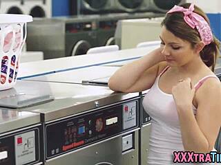 شابة 18+ صغيرة تمص زب وحش هائل في مص جامد