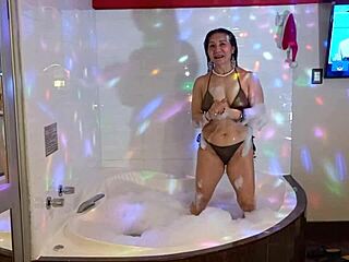 Help minimize hot ass MILF babe soaks in the bath to cool her hot ass