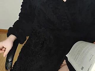 粉墨人生-骚货被调教的淫水直流，变成白浆，这骚货的逼操着才爽。