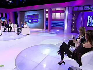 Desfile De Lingerie 22 - Top Models Strut in HD