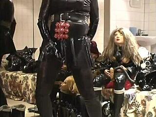 roxina shows off in black outfit