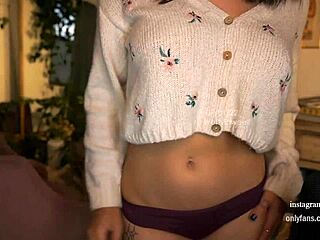 Colombian beauty does webcam work