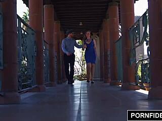 Lena Paul ขี่หนักเพื่อครีมพายลึกสองครั้งใน Pornfidelity