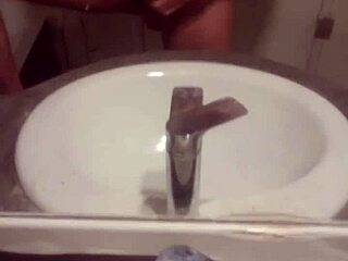 Jeune Se Masturbe In Private