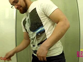 Hot mature MILF WANTING cock