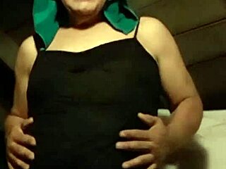 Rossa travesti singing sexy songs