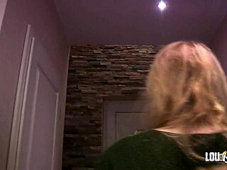 Lou Nesbit and Lia Louise share a steamy threesome kiss in wellness group