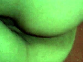 Milf Argentina insaciable masturbates intensely