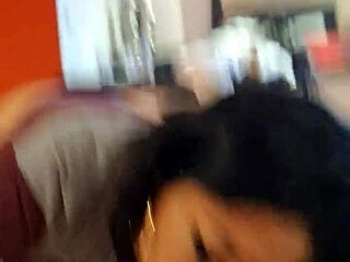 Une MILF chaude se fait clouer dans cette vidéo