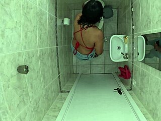 Anal sex in the bathroom with an amateur couple