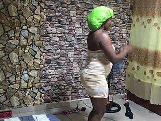 Amateur Pussy Pumping With Monster Cock