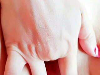 สาว 18+ หีตีบแตดในห้อง