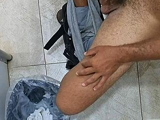 Diogo brasileiro masturbando sozinho com prazer intenso