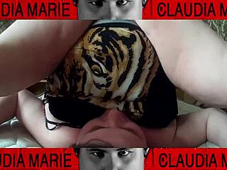 Metiendole Las Bragas Dentro Del Cono Hasta El Fondo A La Gorda Que Goza Como Una Perra