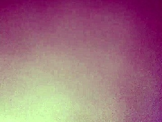 Eu encontro uma puta latina gostosa com pauzão monstro