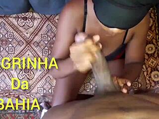 morena gostosa enjoys lesbian licking with dotado