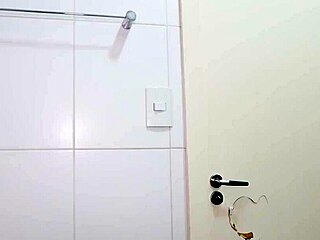 Забравих годежния пръстен докато чукам тип голо на голо в хотела