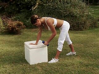 cinthia fernandez does arm exercises in body secrets video