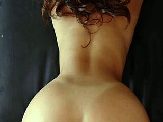 Untreue Latina-Milf schreit bei intensivem Anal-Gape im Doggystyle.