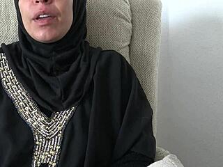 Egy öreg francia arab MILF Marseille-ben élvezi a nagy faszt