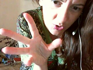 Schiavo Dal Piccolo Pene Moscio Viene Deriso Ed Umiliato Su Skype