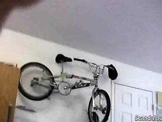 Hot Babe Giving Close-Up Blowjob Then Fast Fucking With Cumshot