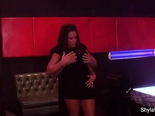 Shyla Stylez intensiivisessä hardcore kolmikossa kasvosuihkulla ja siemensuihkulla