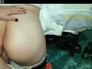 jovencita gamer recibe penitencia por perder