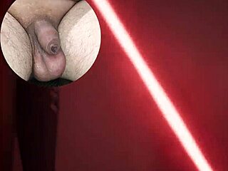 Eine bisexuelle Star Wars Jedi in einer Nacktausgabe des Spiels Cock Cam