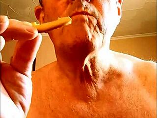 watch me stroke my cock and finish on a biscuit with bengeeman
