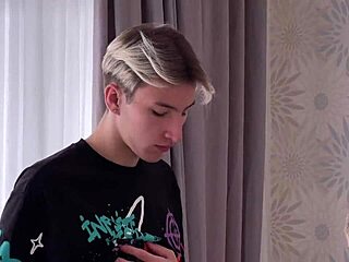 שלושה בנים חורגים מזיינים חזק עד שאבא חורג תופס אותם, אוי