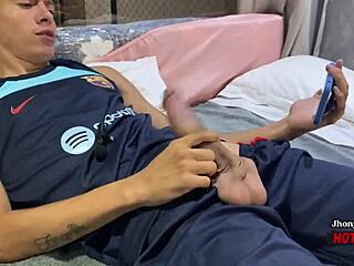 Първо хетеро блъска една и реших да го облекча?